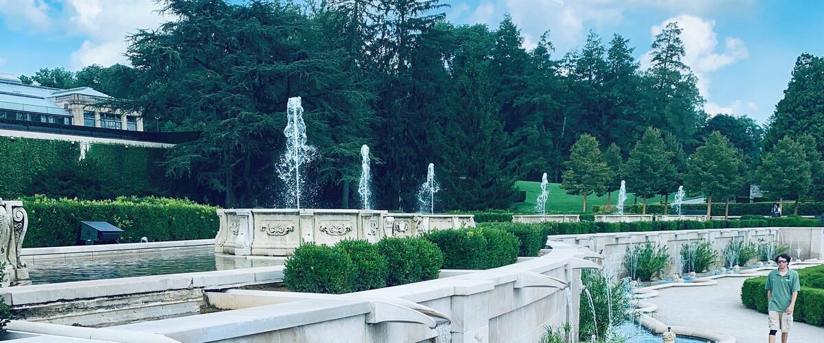 Longwood Gardens is so beautiful, it reminds me Versailles in Paris.