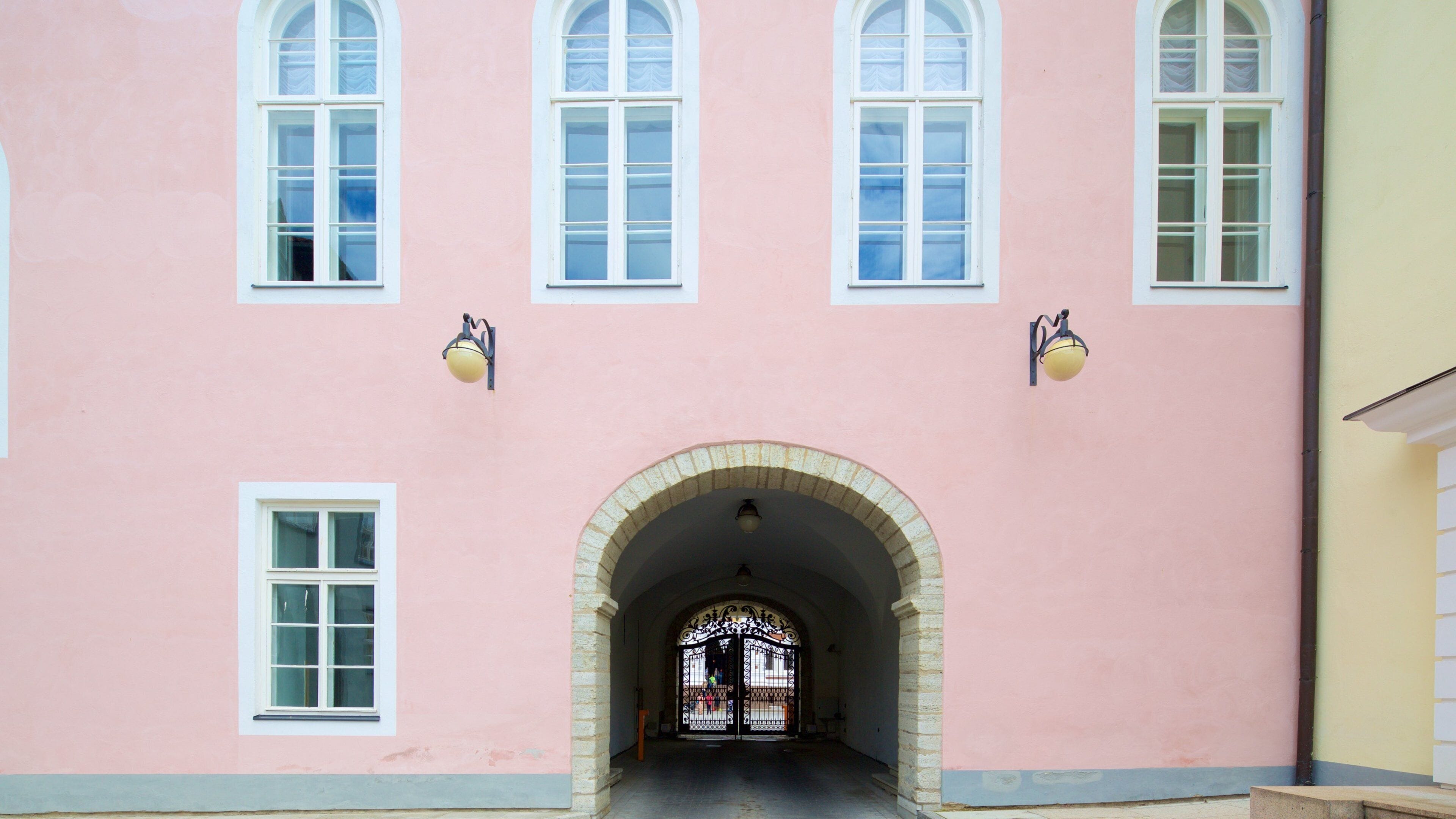 Château de Toompea montrant patrimoine architectural, château ou palais et patrimoine historique