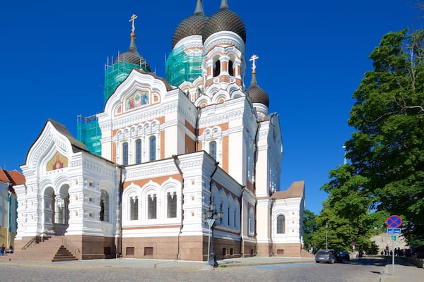 Aleksanteri Nevskin katedraali johon kuuluu kirkko tai katedraali