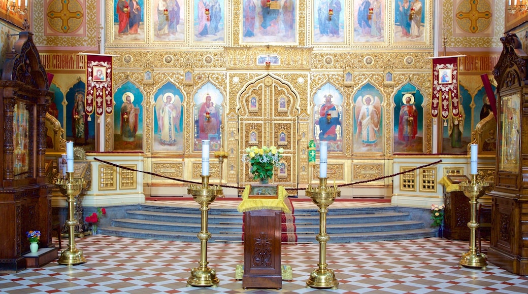 Alexander Nevsky-katedralen som viser religiøse elementer, innendørs og kirke eller katedral