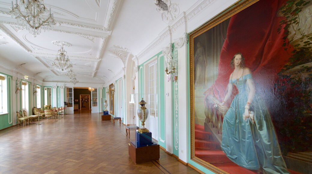 Kadriorg Palace showing art, heritage architecture and a castle