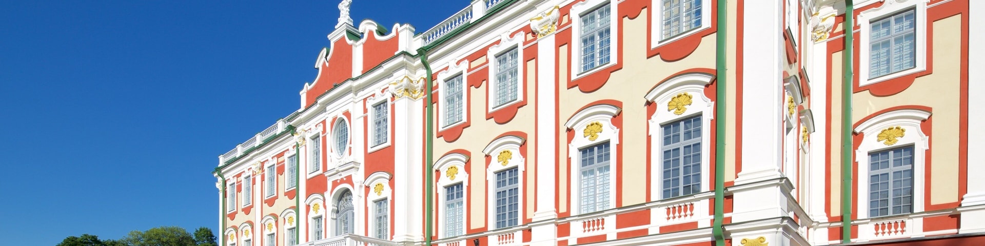 Palacio Kadriorg ofreciendo un castillo, arquitectura patrimonial y elementos patrimoniales