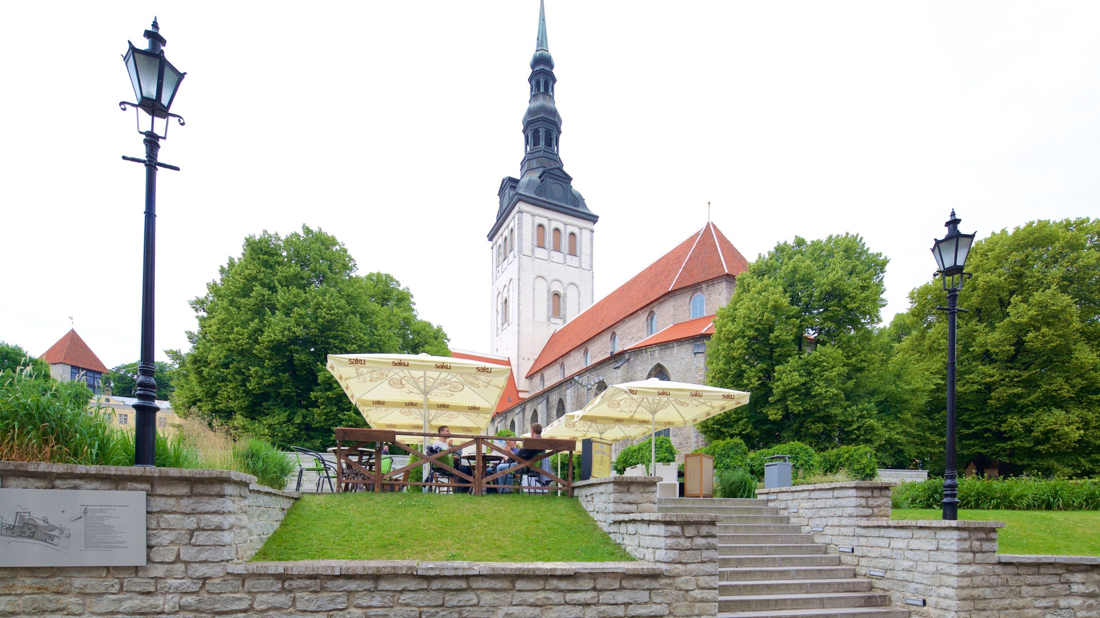 St. Nicholas\' Church which includes heritage architecture, a church or cathedral and a garden