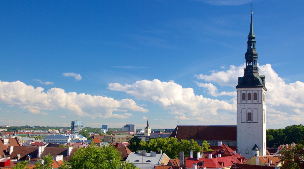 Iglesia de San Nicolás mostrando una ciudad