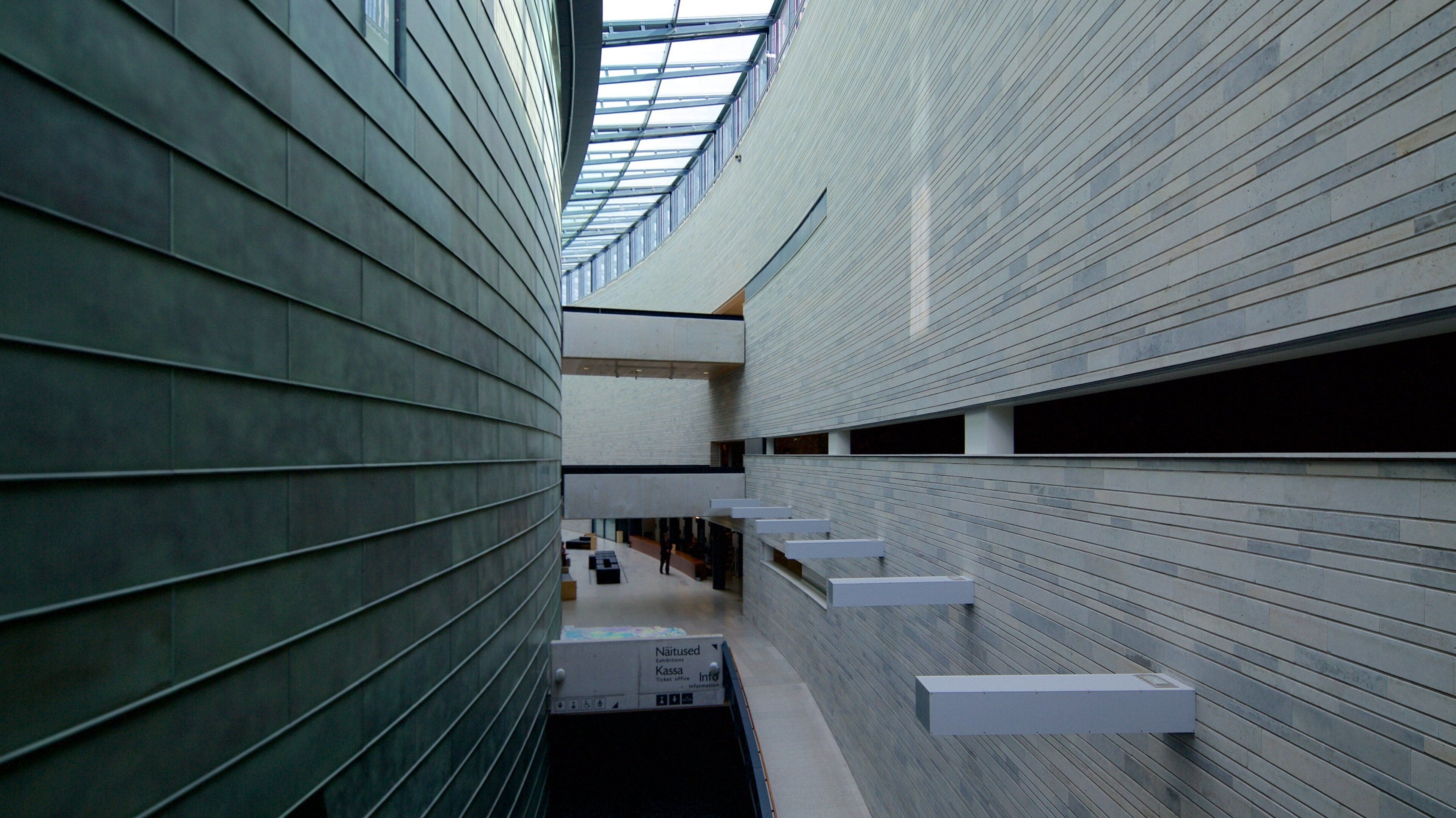 庫穆美術館 设有 內部景觀 和 現代建築