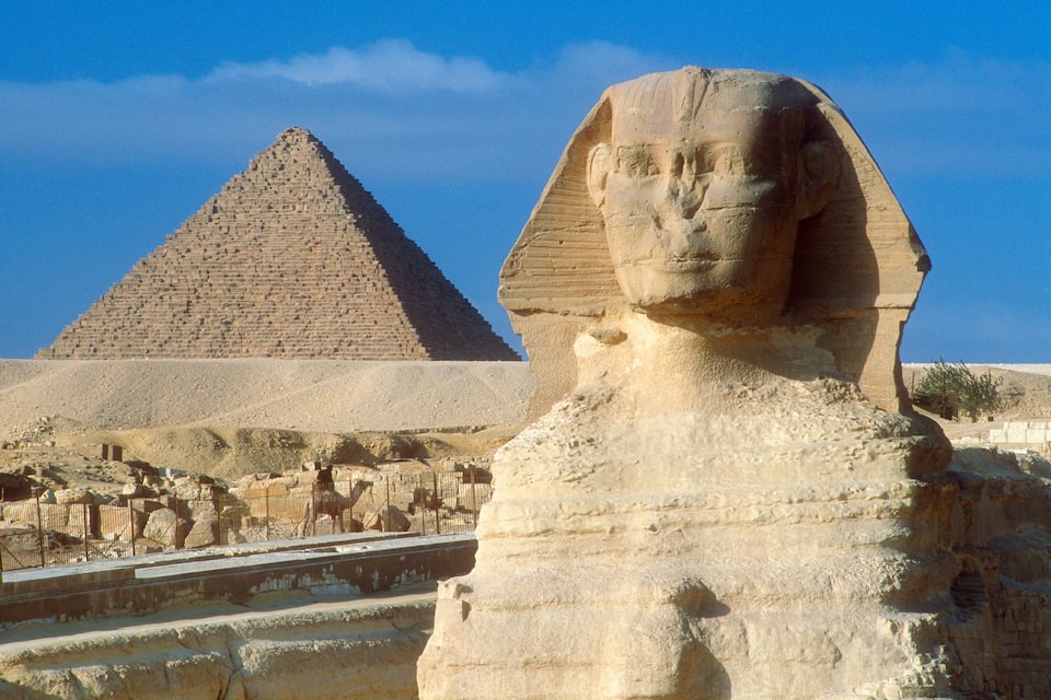 De Grote Sfinx en de Grote Piramide van Gizeh.