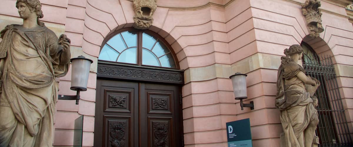 German Historical Museum showing a statue or sculpture