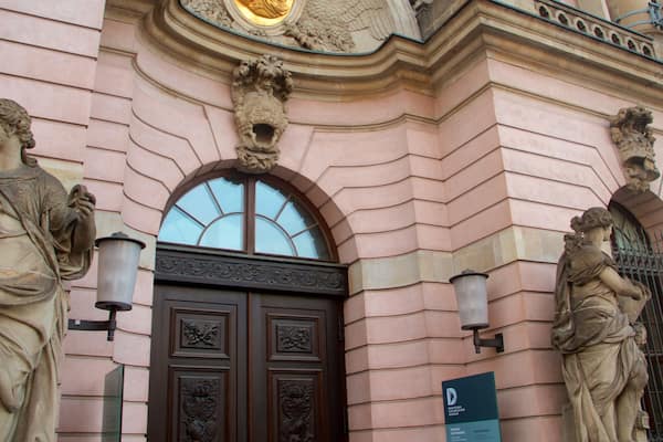 Deutsches Historisches Museum welches beinhaltet Statue oder Skulptur