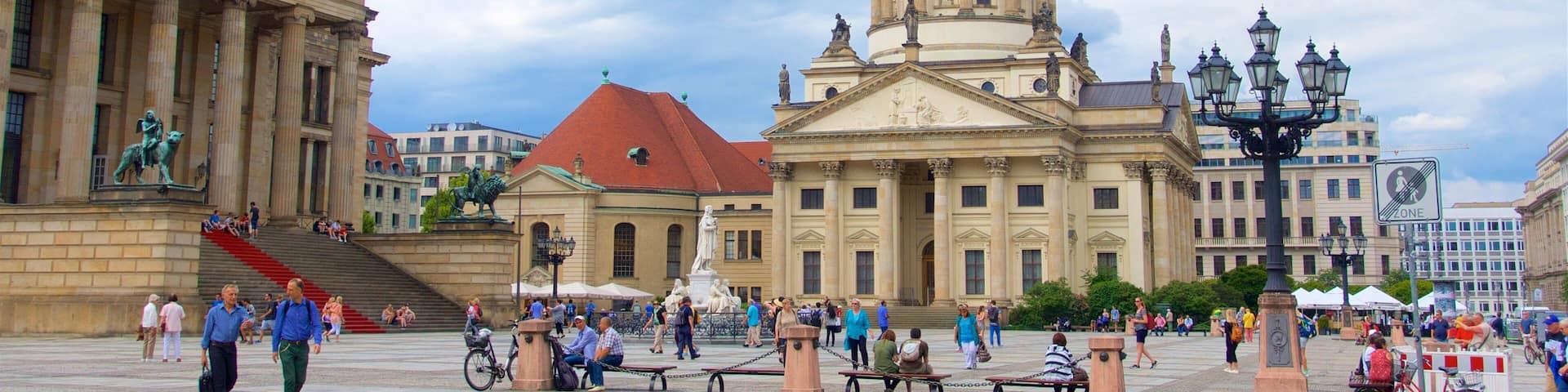 Berliner Philharmonie which includes a square or plaza and heritage architecture
