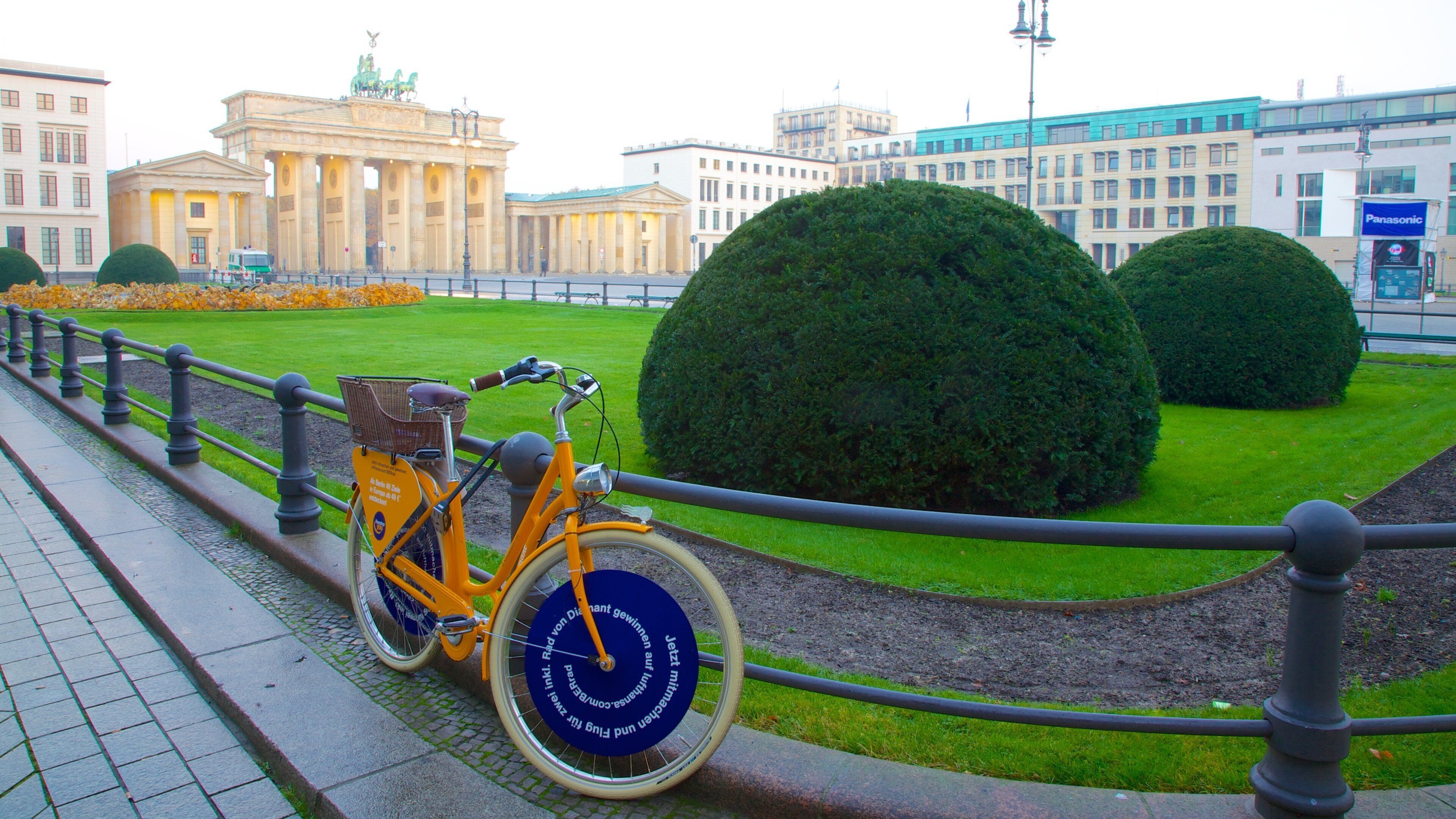 Brandenburger Tor inclusief fietsen, een monument en historische architectuur