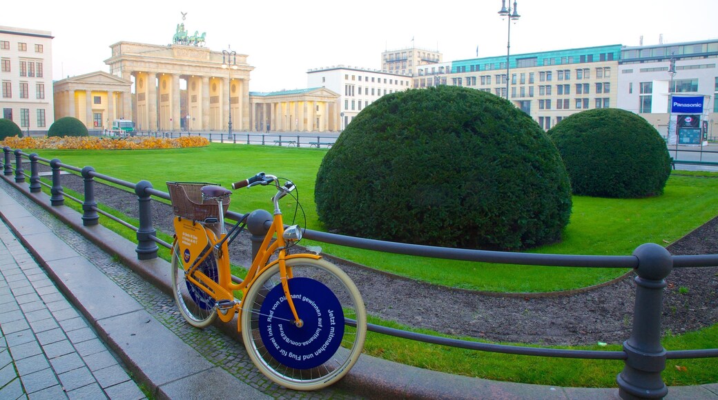 Brandenburger Tor inclusief fietsen, een monument en historische architectuur