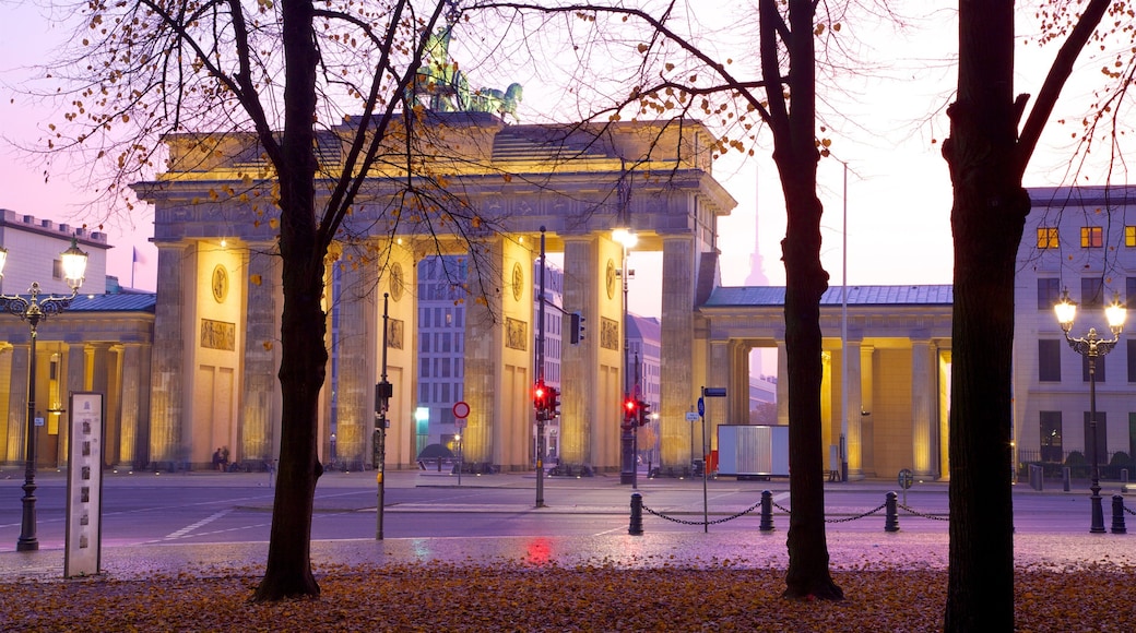 Brandenburger Tor fasiliteter samt by og monument