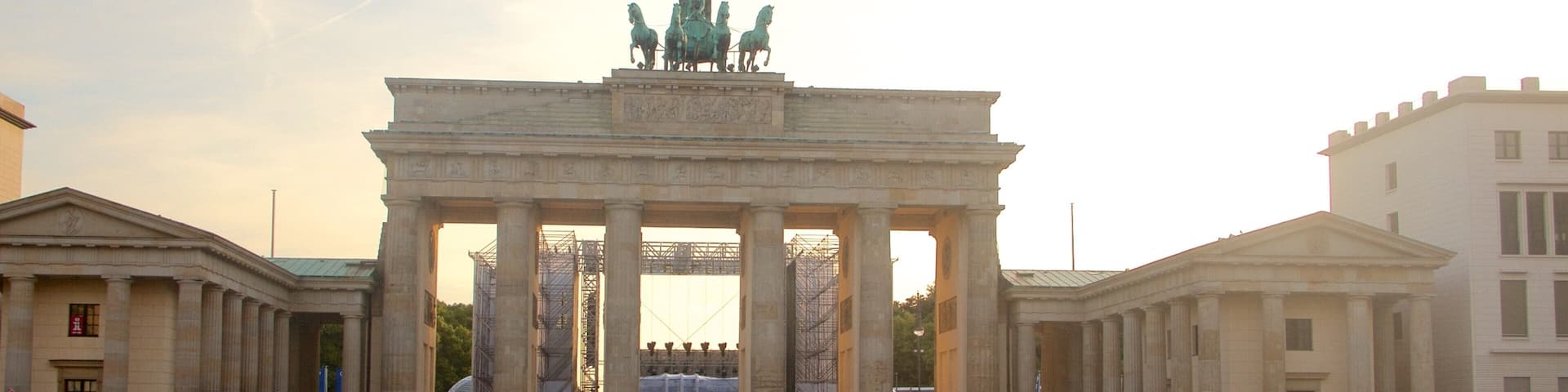 Parisier Platz featuring heritage elements, heritage architecture and a monument