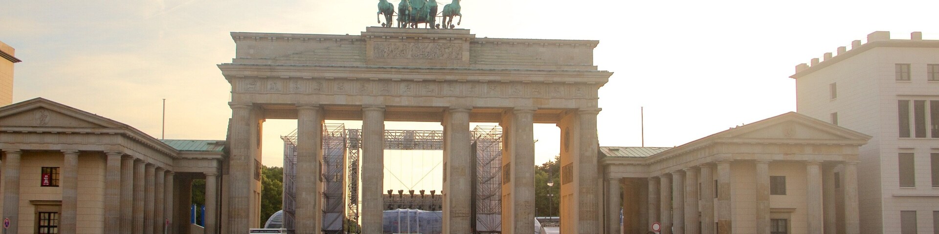Pariser Platz mit einem Geschichtliches, historische Architektur und Sonnenuntergang