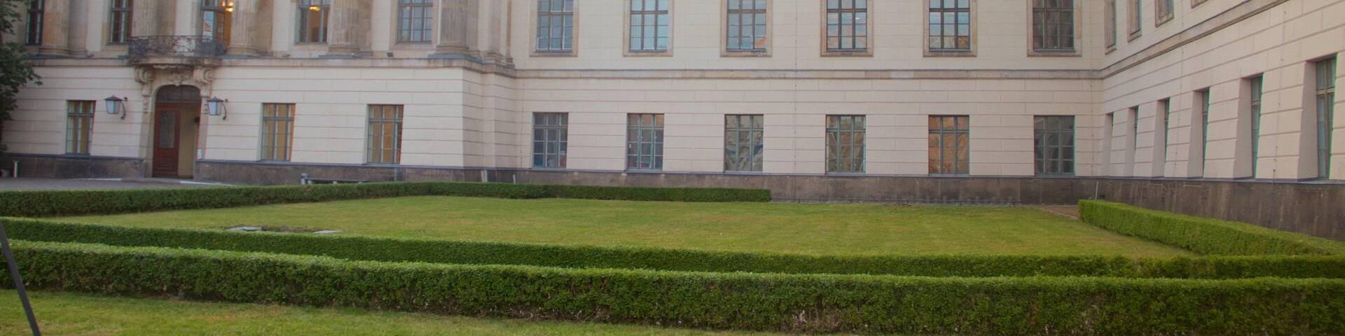 Humboldt-UniversitÀt zu Berlin som inkluderar historiska element och historisk arkitektur