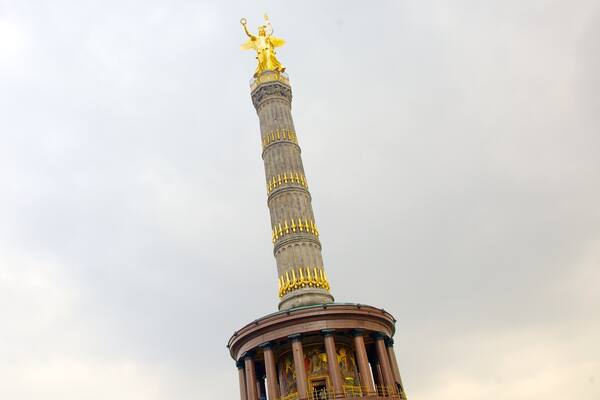 SiegessÀule welches beinhaltet Monument, Geschichtliches und Statue oder Skulptur