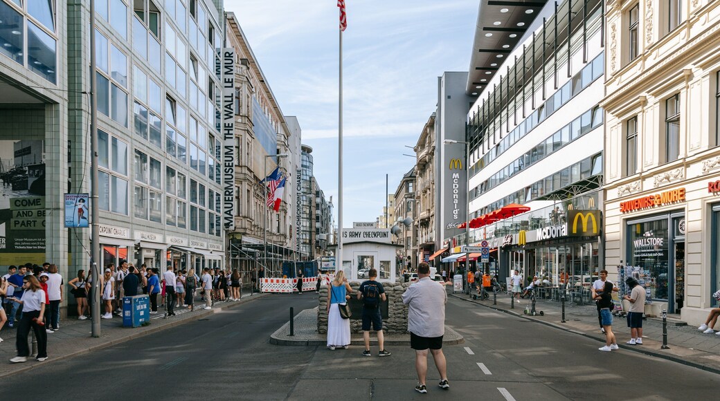 Checkpoint Charlie Museum showing a city and street scenes