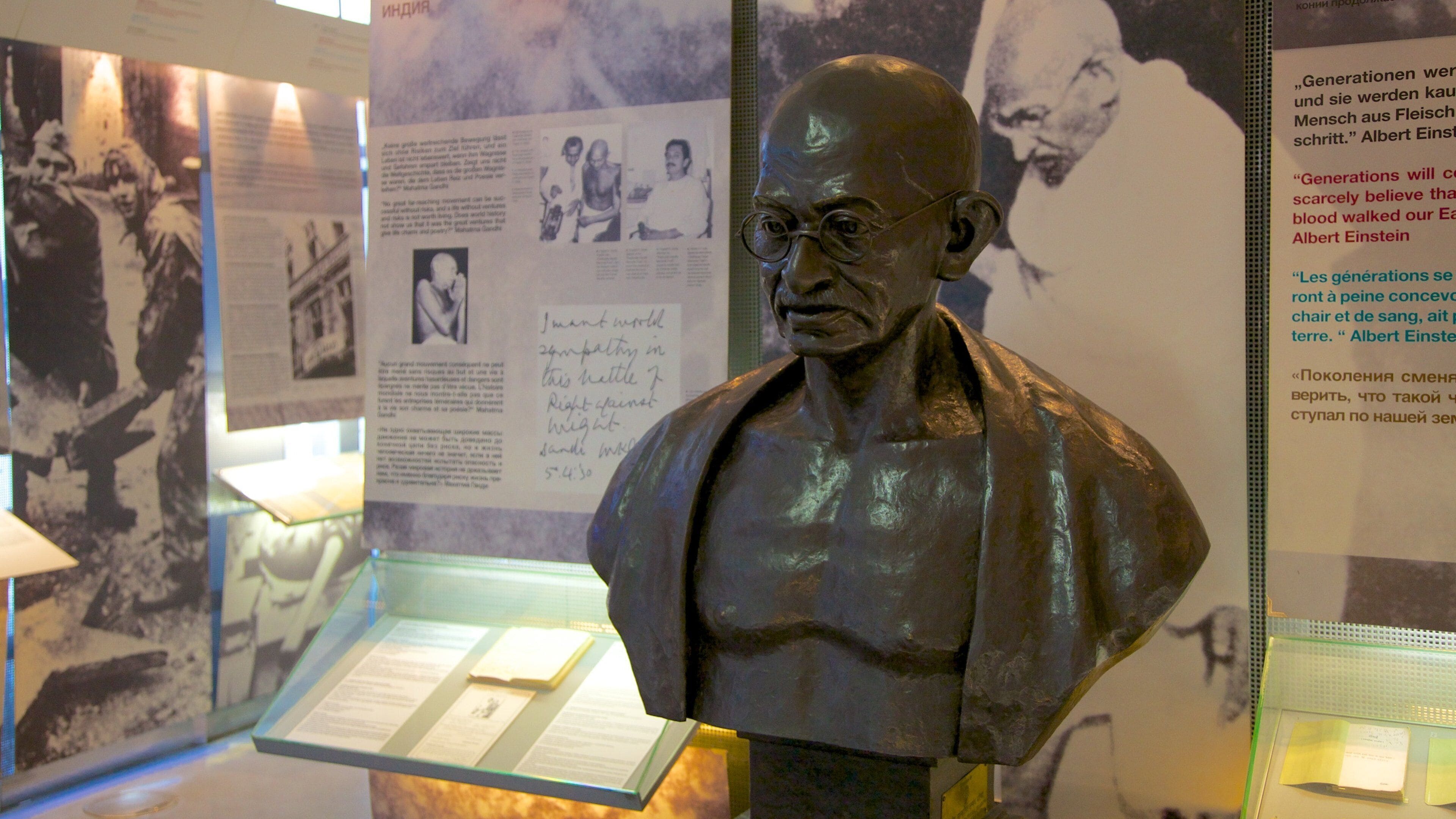 Checkpoint Charlie-museet som inkluderer innendørs