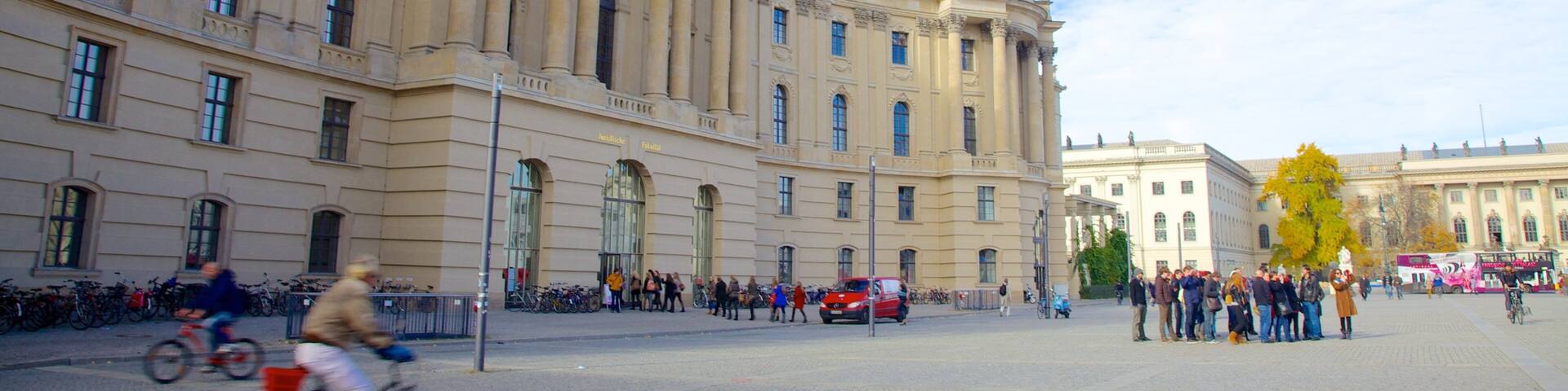 Bebelplatz montrant une ville, architecture patrimoniale et une place publique