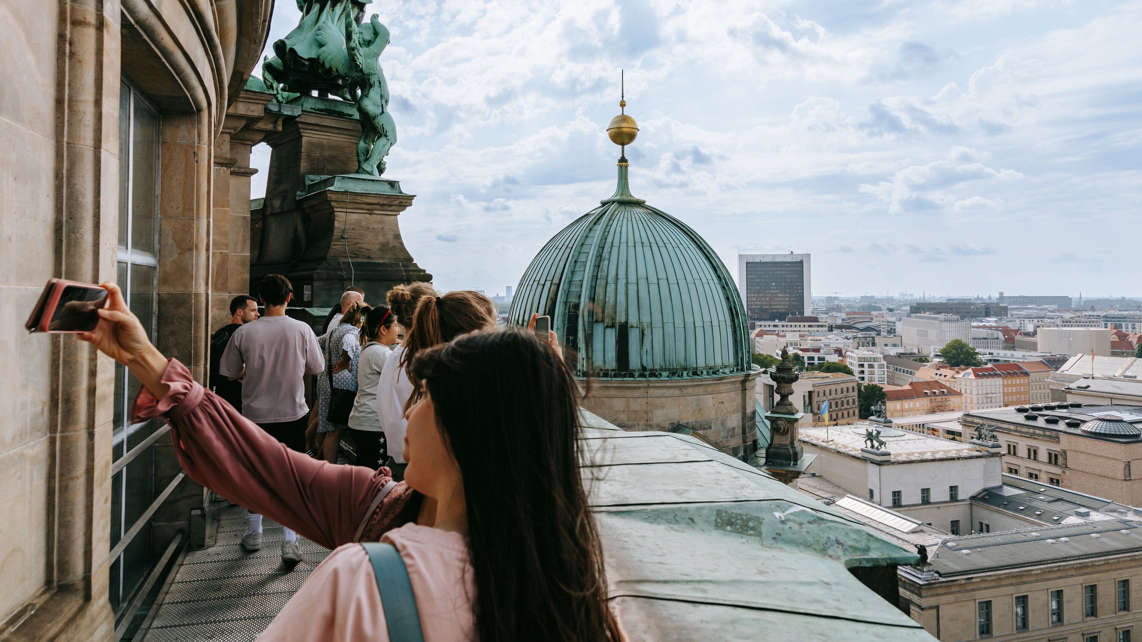 Berlin Cathedral which includes heritage elements, a city and views