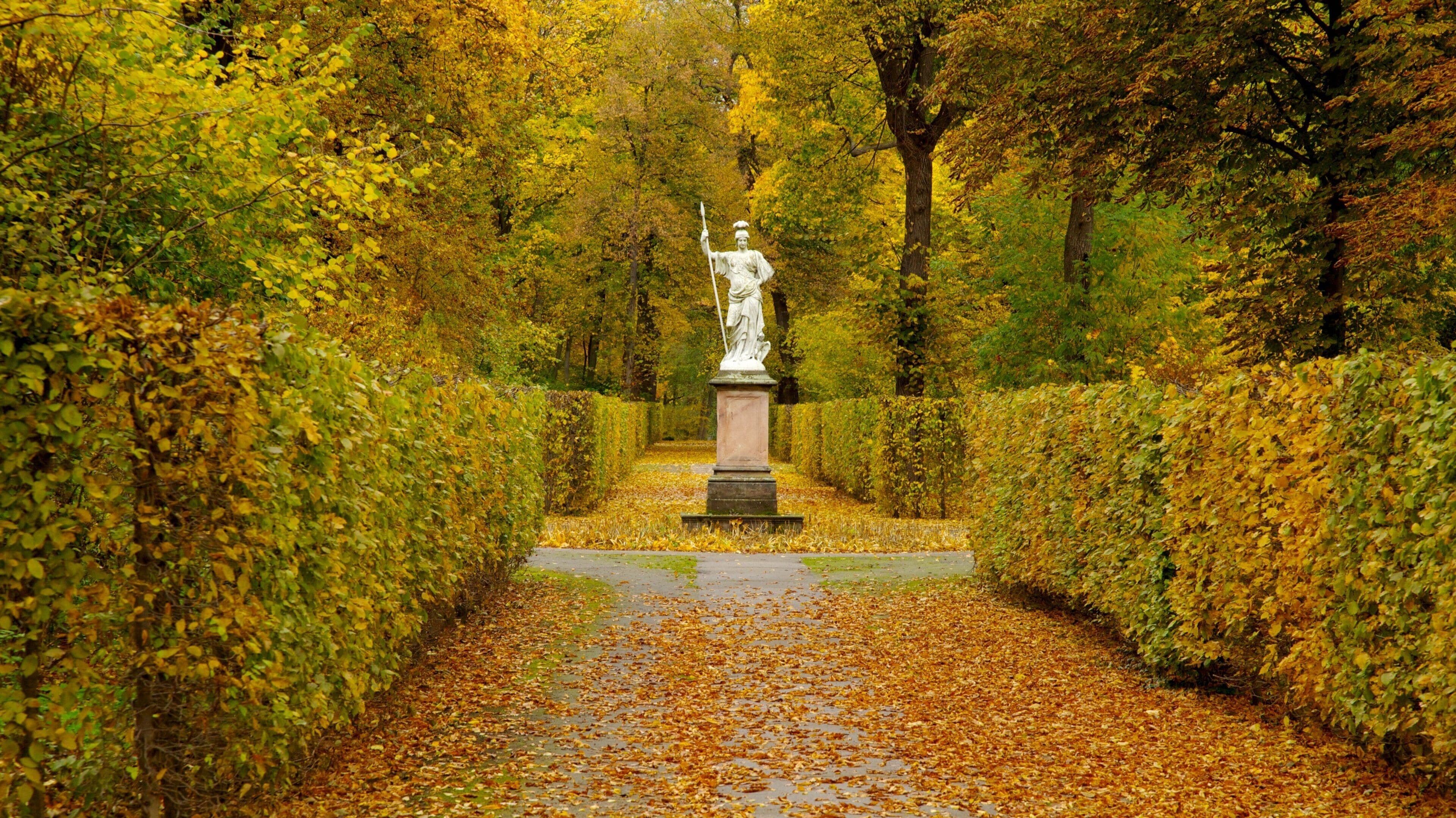 夏洛騰堡宮 设有 風景圖, 紀念碑 和 雕像或雕塑
