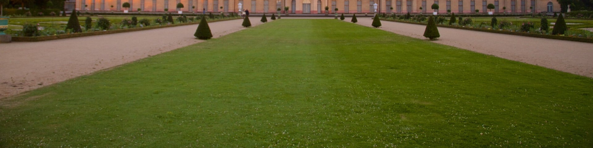 Schloss Charlottenburg das einen historische Architektur, Burg und Sonnenuntergang