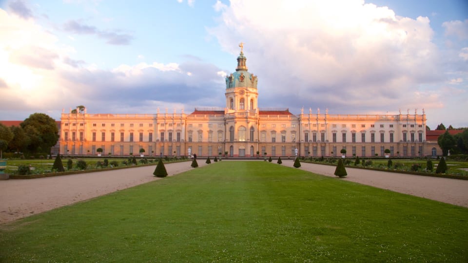Schloss Charlottenburg which includes heritage elements, a sunset and heritage architecture