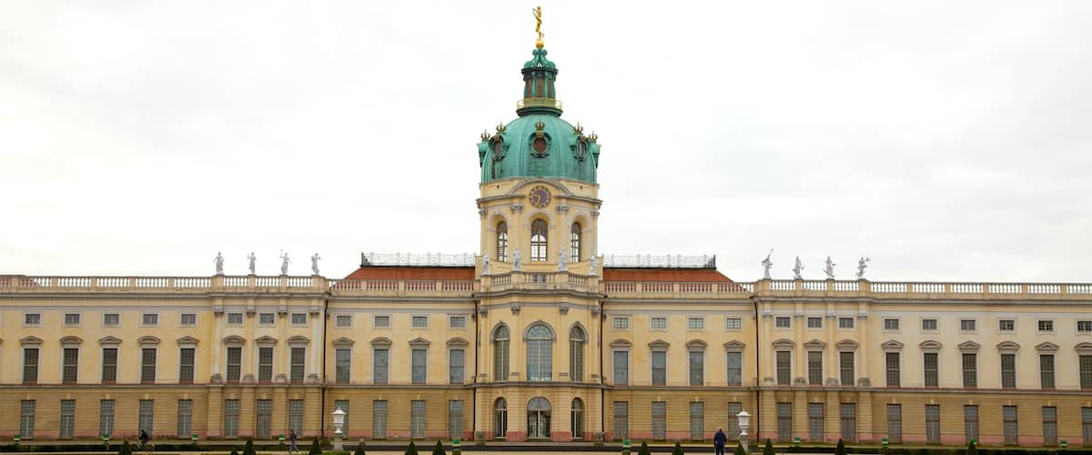 Schloss Charlottenburg showing château or palace and heritage architecture