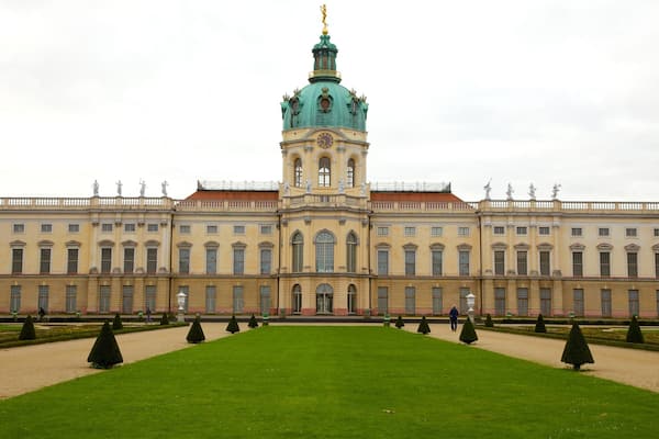 Schloss Charlottenburg welches beinhaltet historische Architektur und Palast oder Schloss