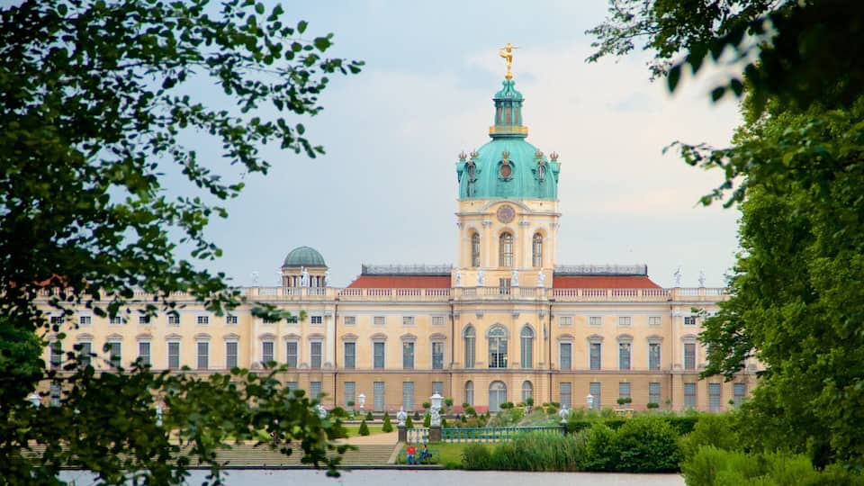 Schloss Charlottenburg featuring heritage elements, a castle and heritage architecture