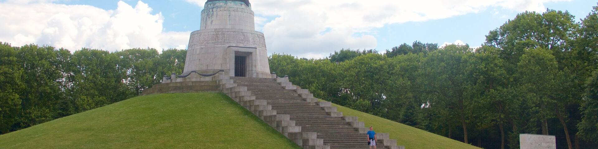 Berlin featuring a square or plaza, a monument and a statue or sculpture