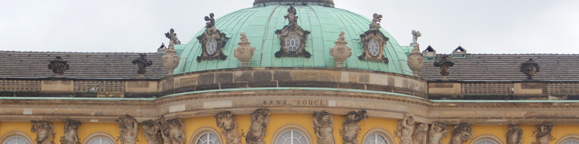Parque Sanssouci ofreciendo un castillo, elementos patrimoniales y arquitectura patrimonial