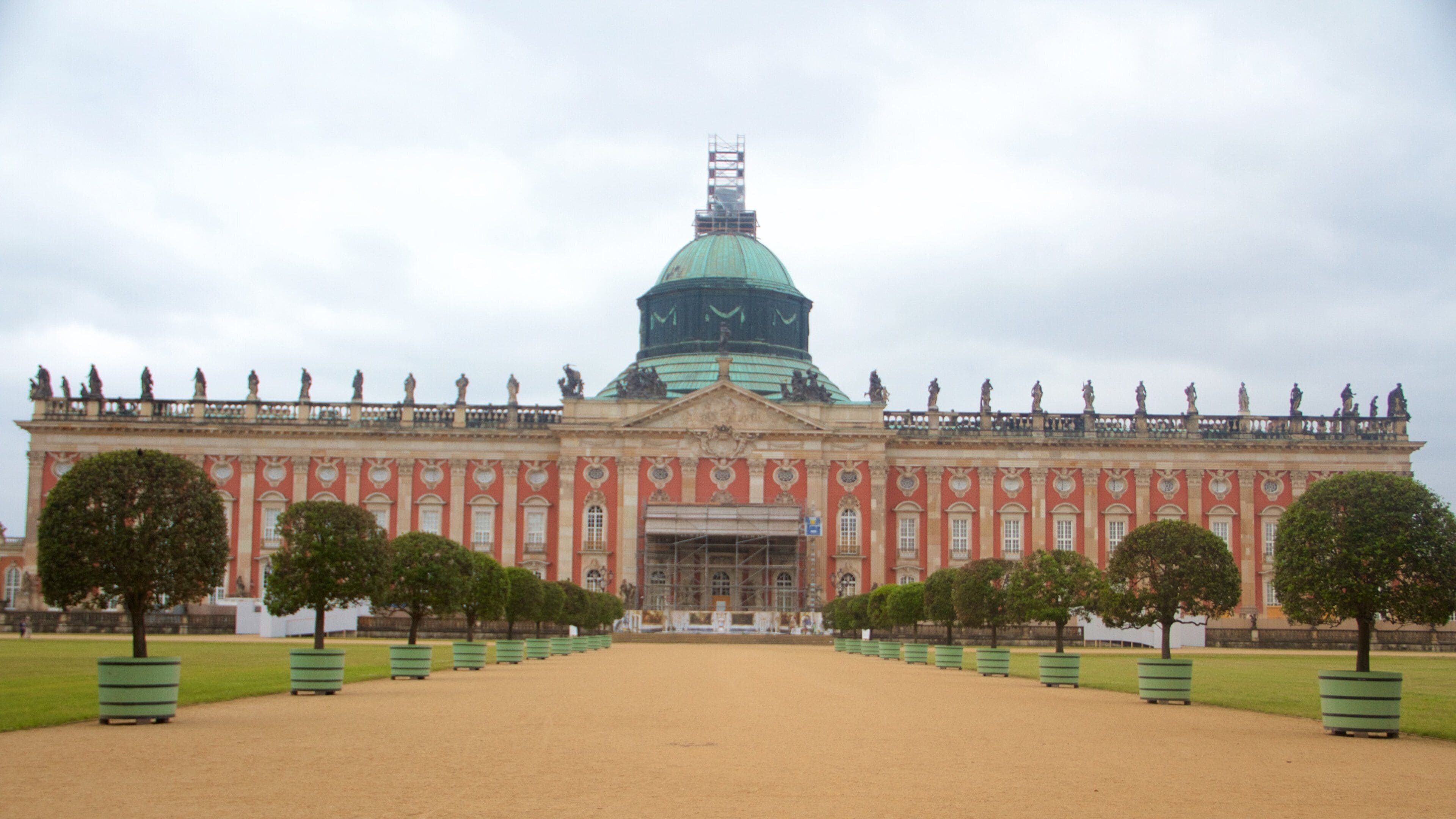 New Palace featuring heritage architecture, heritage elements and a castle