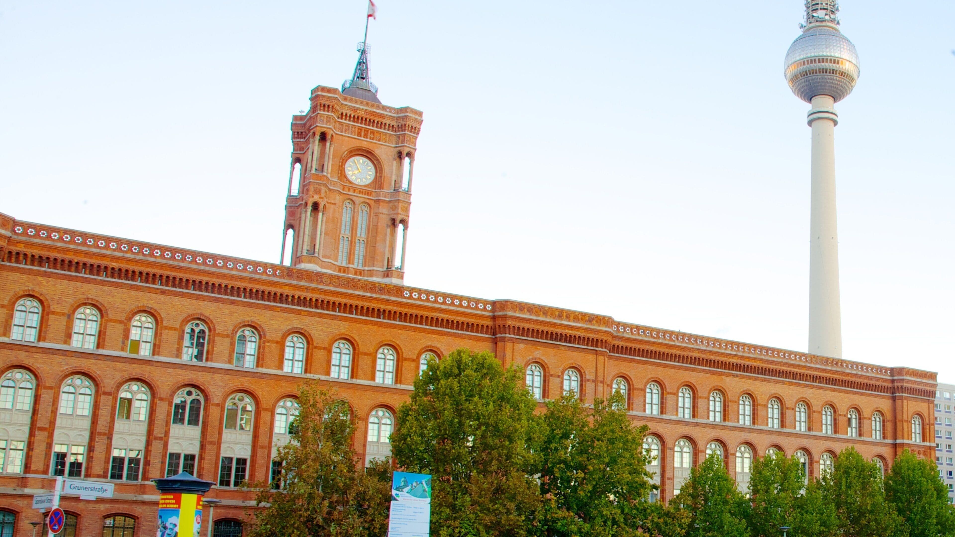 Red Town Hall featuring heritage architecture and a city