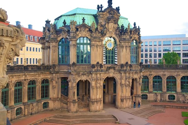Zwinger Palace showing a statue or sculpture and a castle