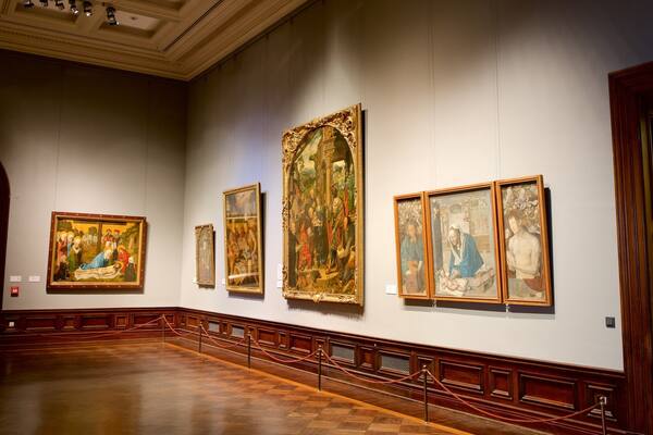 Albertinum welches beinhaltet Kunst und Innenansichten