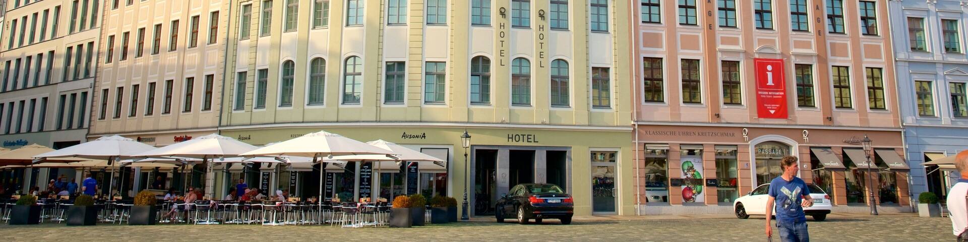 New Market Square featuring street scenes