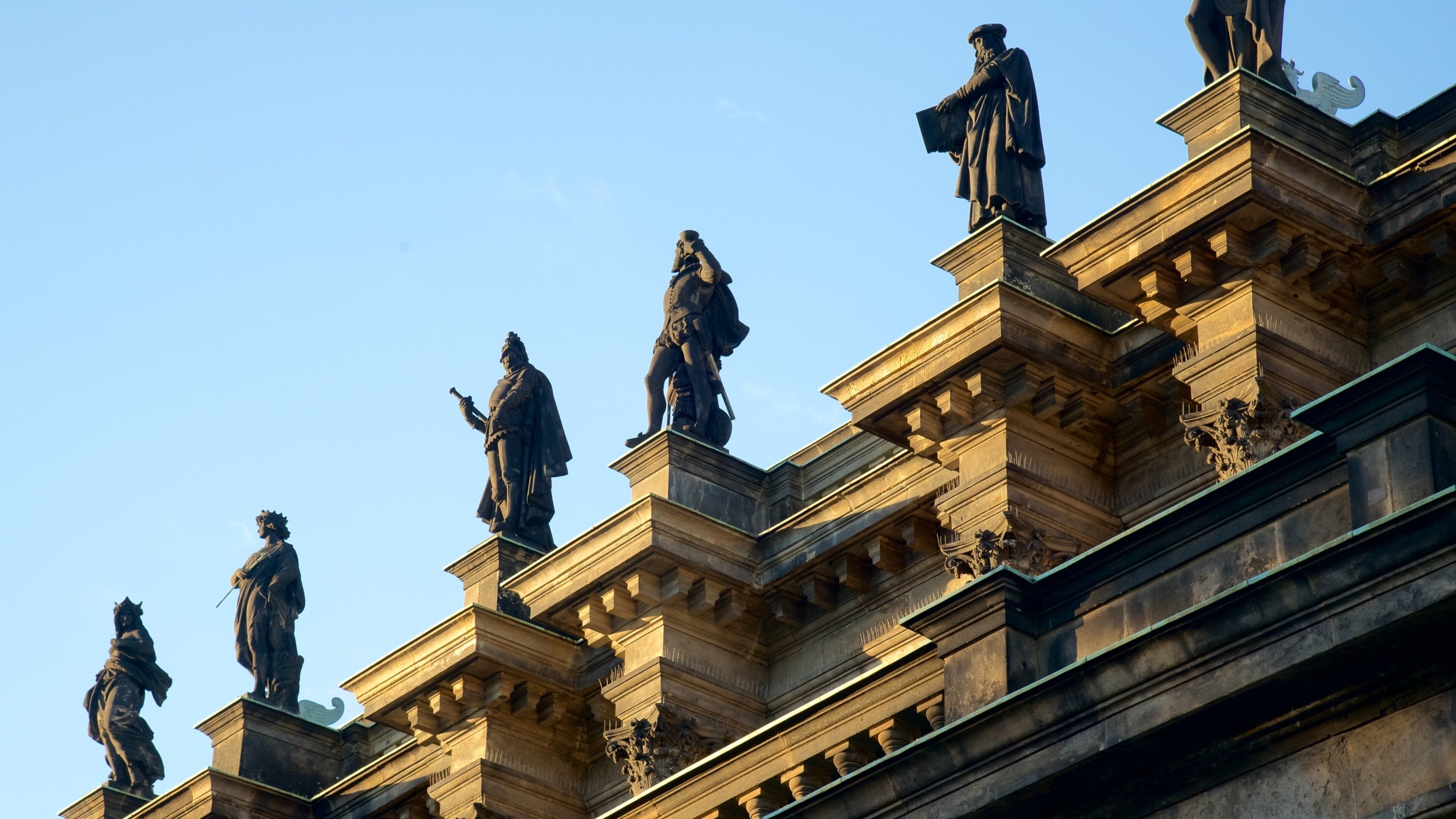 셈페르 오페라 하우스 이 포함 문화유산 요소