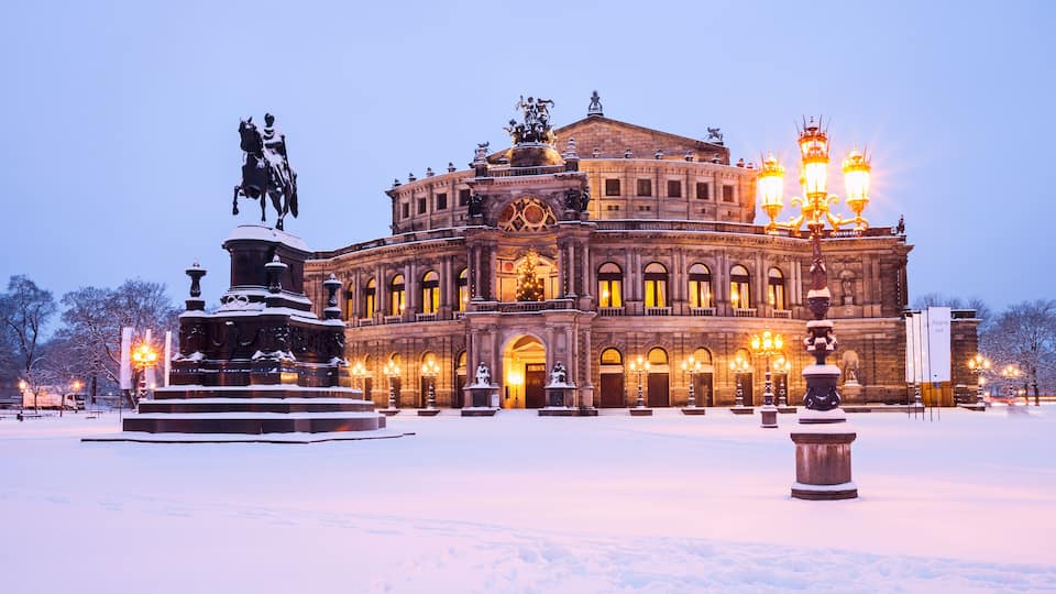 Semperoper im Winter