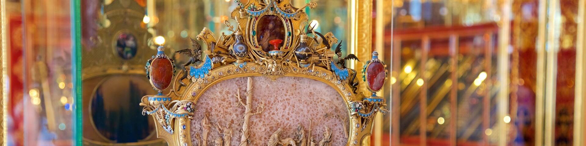 Dresden showing interior views