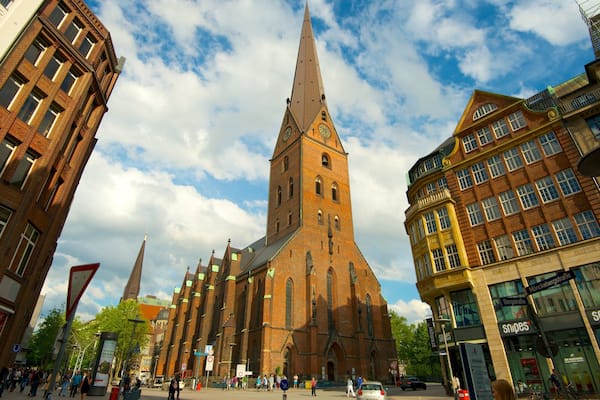 Pyhän Pietarin kirkko featuring tori, vanha arkkitehtuuri ja kirkko tai katedraali