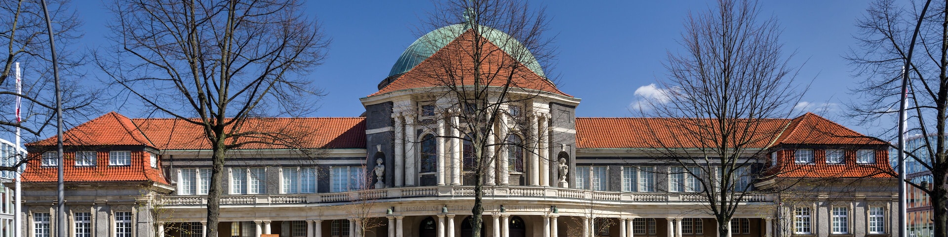 Elite Universität Hamburg Hauptgebäude Pano entzerrt