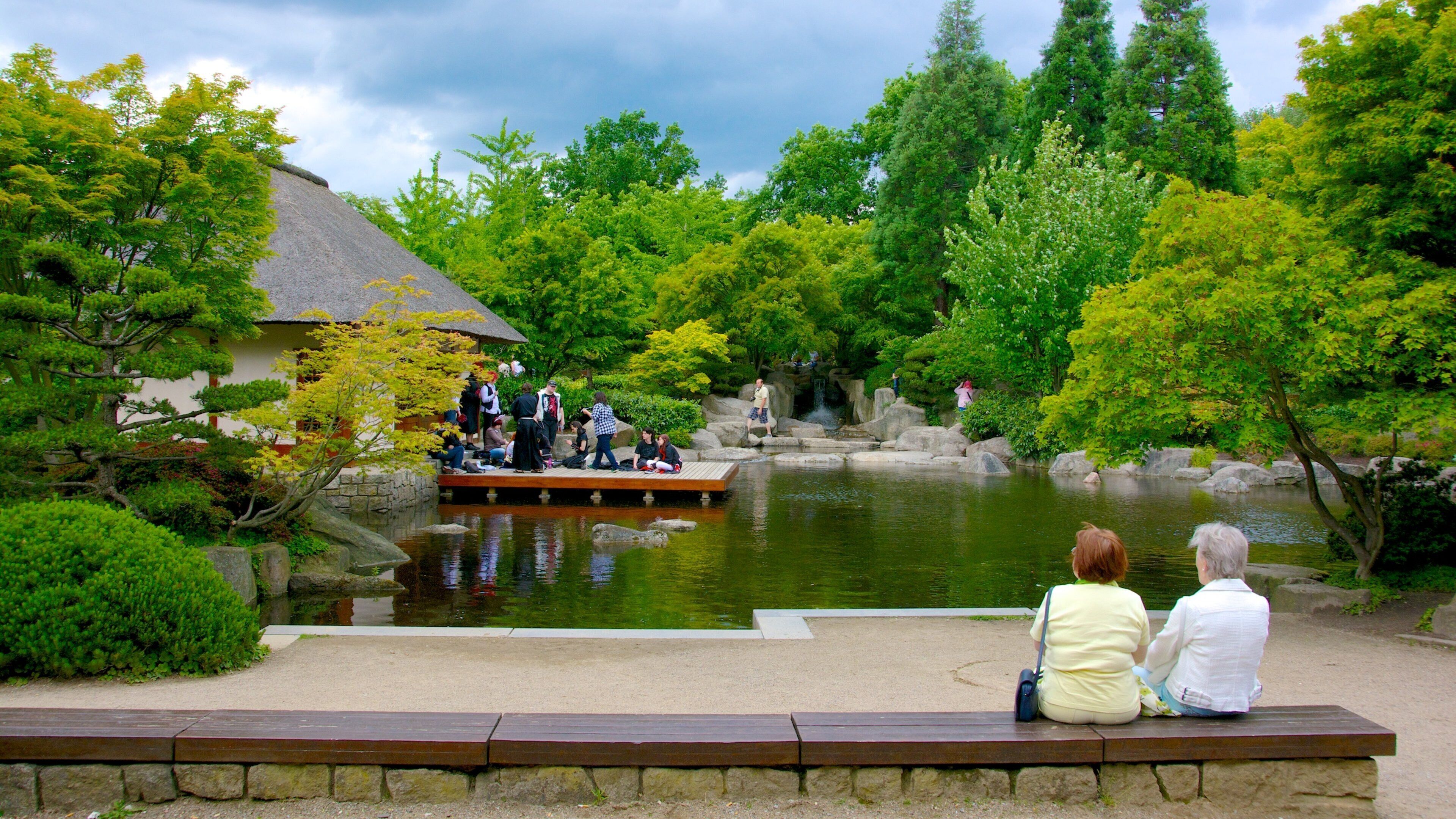 Vườn Nhật Bản có tính năng hồ và công viên