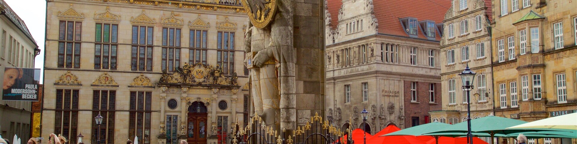 Bremen Roland Statue which includes heritage elements and a square or plaza as well as a small group of people