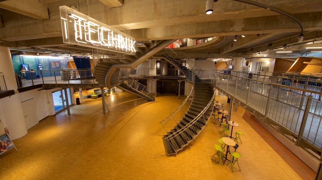 Universum® Bremen showing signage and interior views