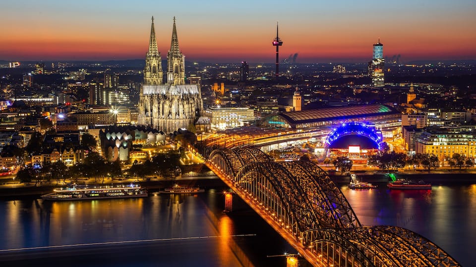 Cologne Cathedral featuring landscape views, night scenes and heritage architecture
