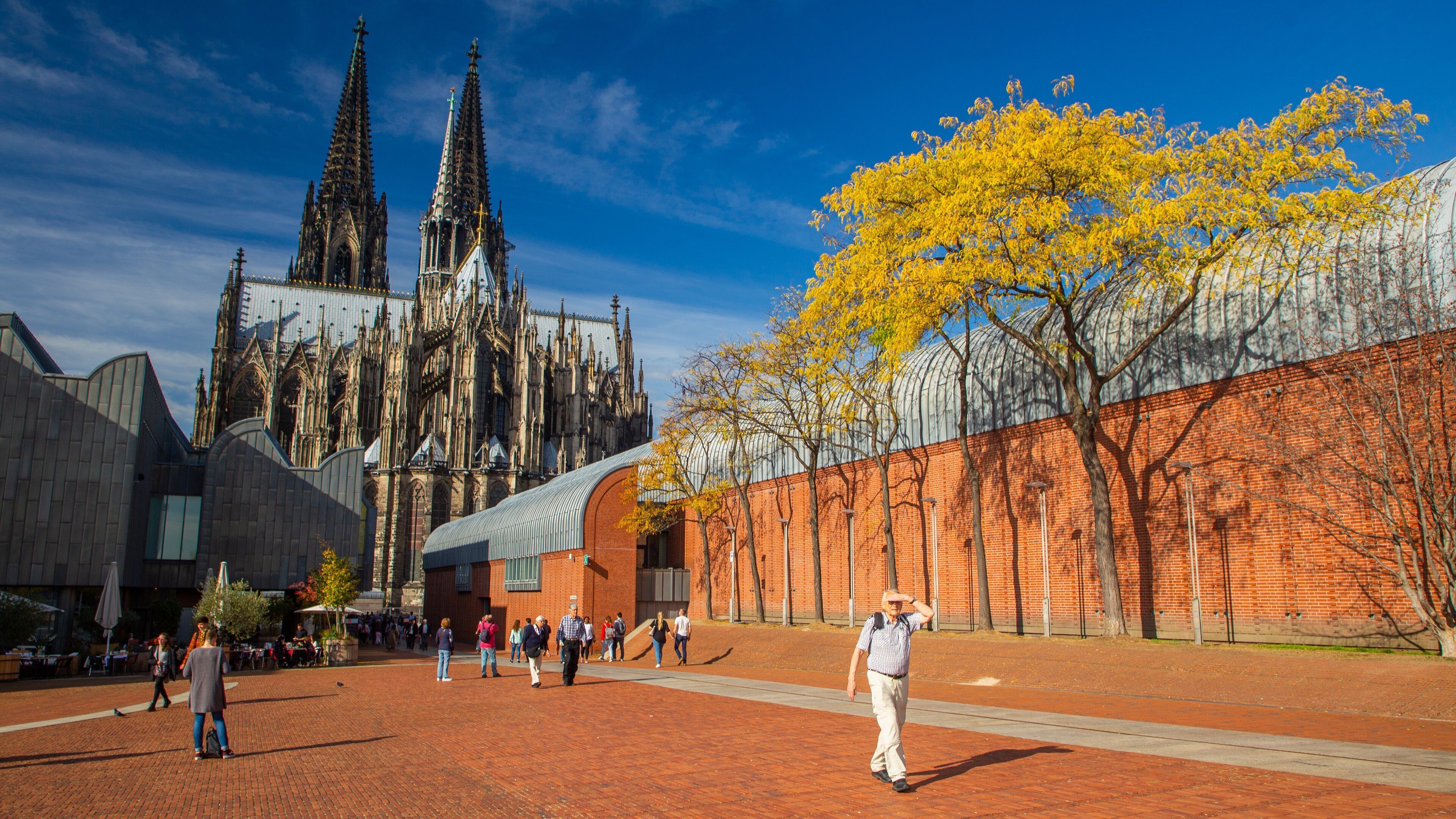 Cologne Cathedral which includes heritage architecture, street scenes and a church or cathedral