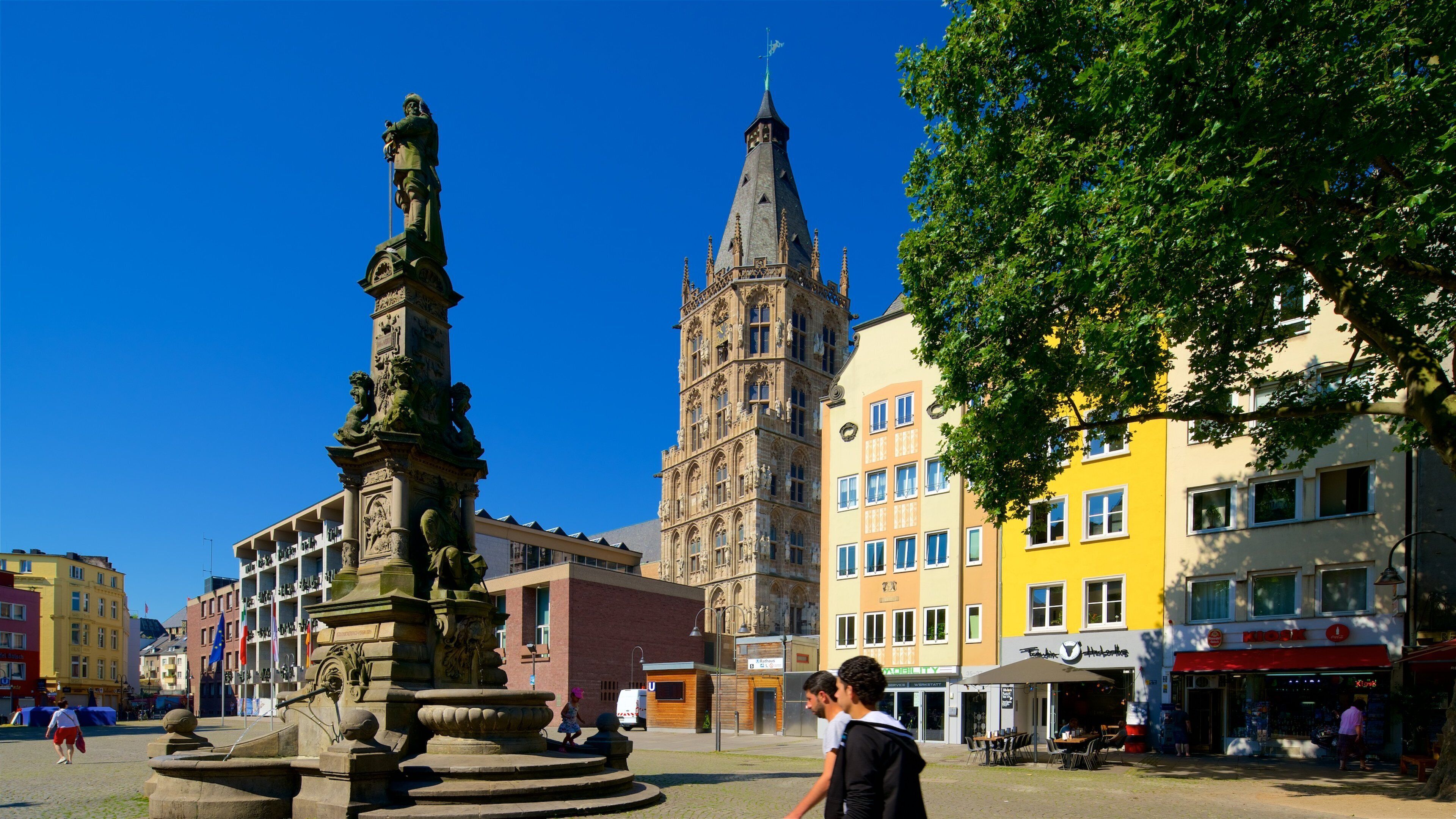 City Hall which includes a city, a fountain and heritage elements