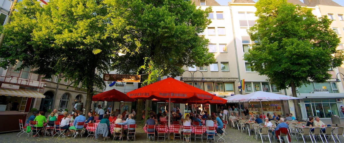 Alter Markt showing outdoor eating, a city and markets