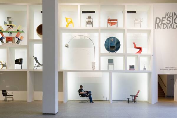 Museum für Angewandte Kunst Köln mit einem Kunst und Innenansichten sowie einzelner Mann